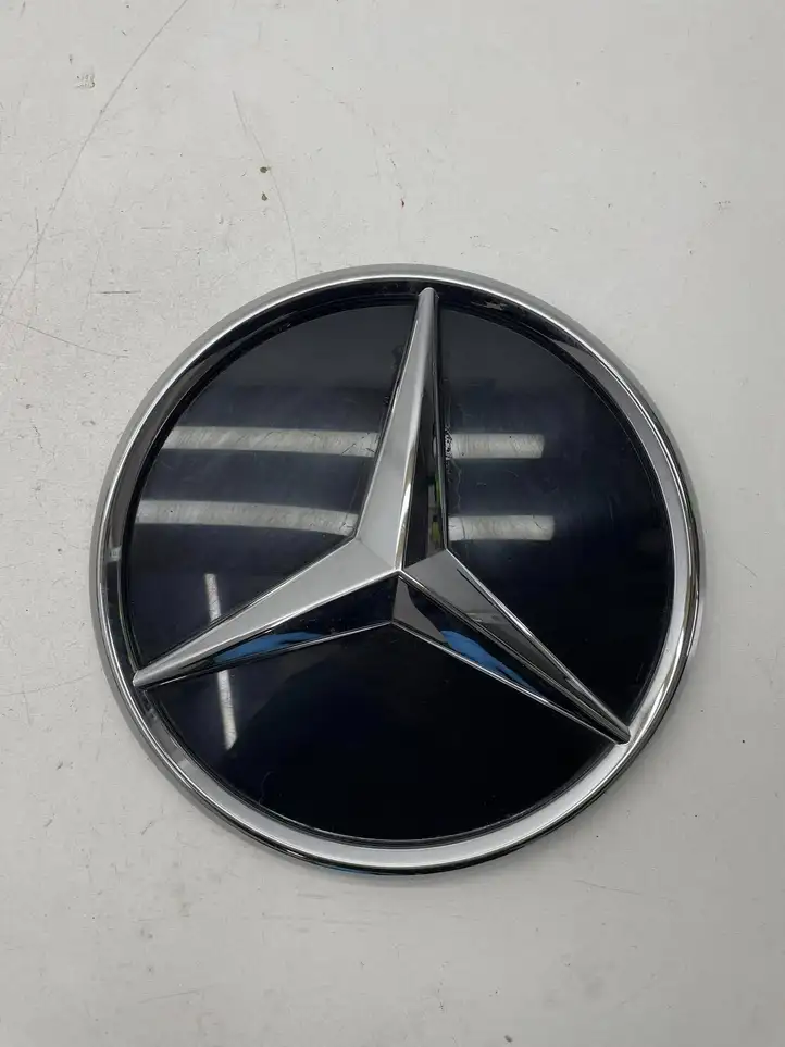 Mercedes-Benz GLC X253/C253 (2015 - ) a0008800300 Эмблема автомобиля — фото 1