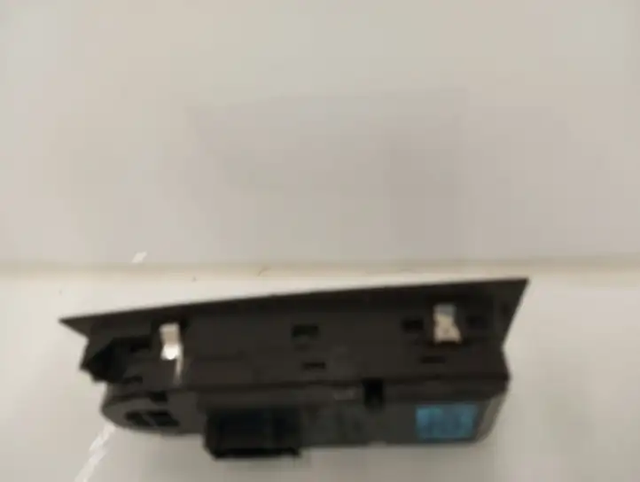 BMW 3 E90 E91 (2005 - 2012) 6948623 Кнопка стеклоподъемников — фото 3
