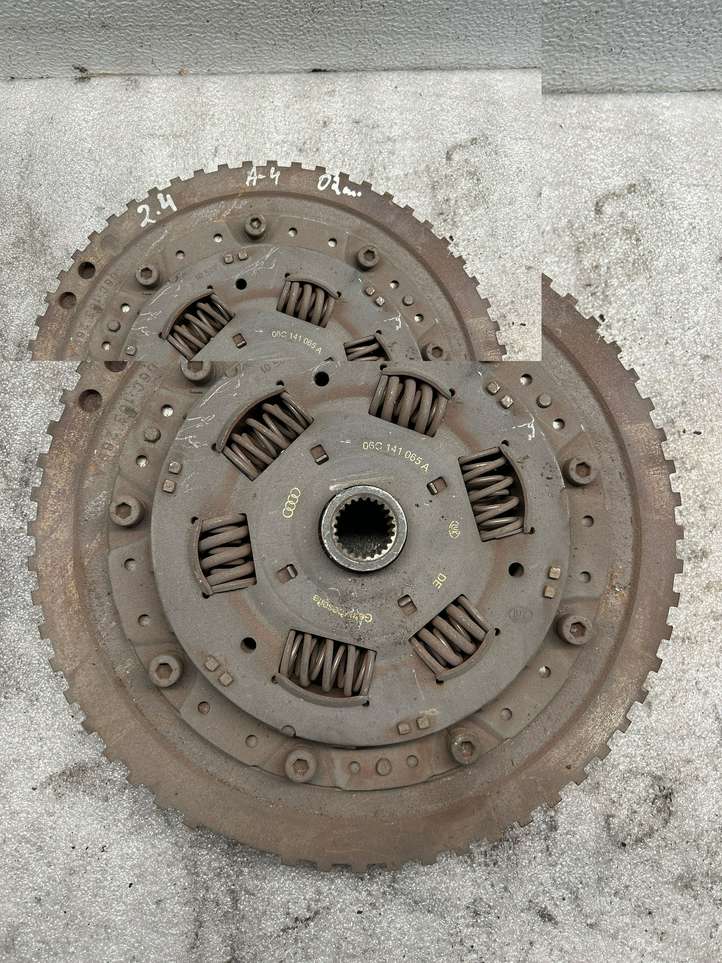 Audi A4 (2000 - 2006)  06C141065A Корзина сцепления