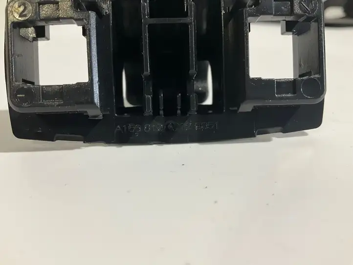 Mercedes-Benz E W213 (2016 - ) A1668100012 Крепление солнцезащитного козырька — фото 4