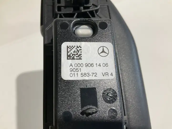Mercedes-Benz E W213 (2016 - ) A0009061406 Потолочная ручка задняя — фото 3
