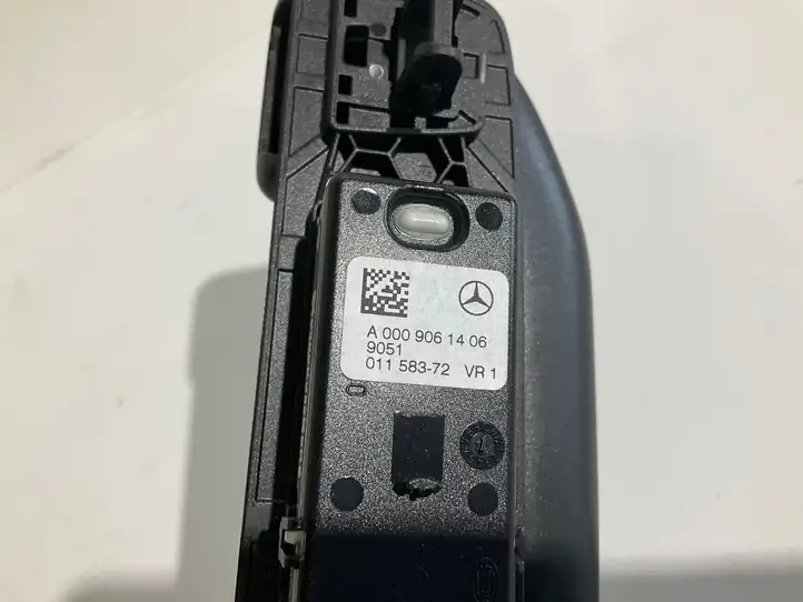 Mercedes-Benz E W213 (2016 - ) A0009061406 Потолочная ручка задняя — фото 3