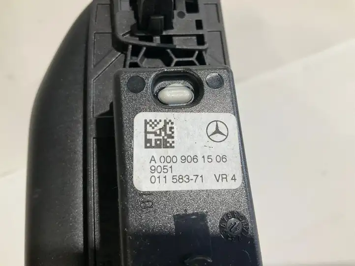 Mercedes-Benz E W213 (2016 - ) A0009061506 Потолочная ручка задняя — фото 3