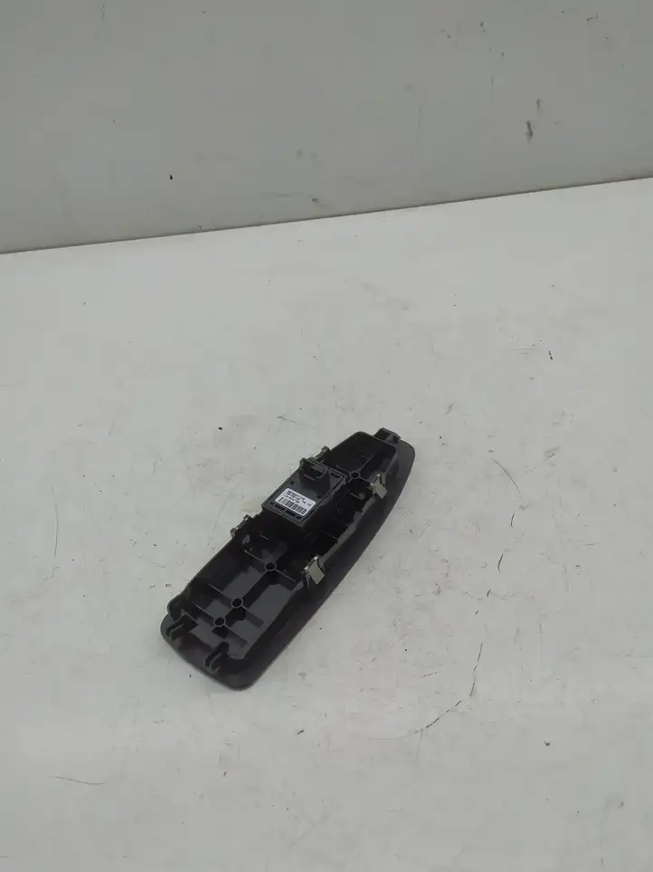 BMW 3 F30 F35 F31 (2012 - 2018) 9208107 Блок кнопок стеклоподъемников — фото 2
