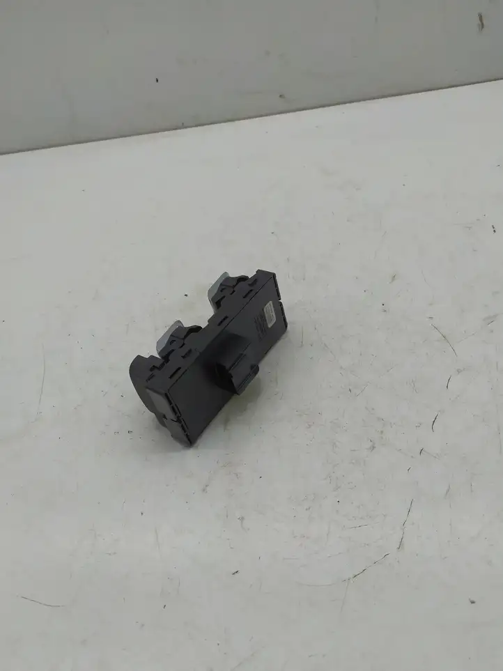 Audi A3/S3 8V (2012 - 2016) 8V0959851A Кнопка стеклоподъемников — фото 3