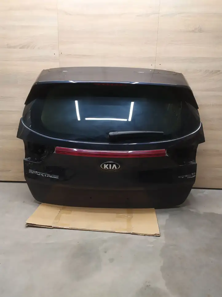 Kia Sportage (2016 - 2018) Крышка багажника — фото 1