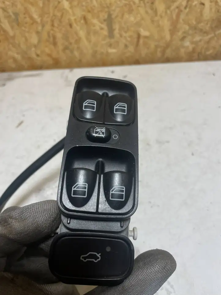 Mercedes-Benz CLK A209,C209 (2002 - 2009) A2098203410 Блок кнопок стеклоподъемников — фото 3