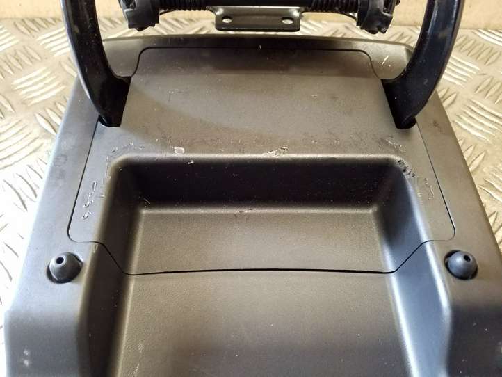 Chevrolet Captiva (2011 - 2013)   Подлокотник