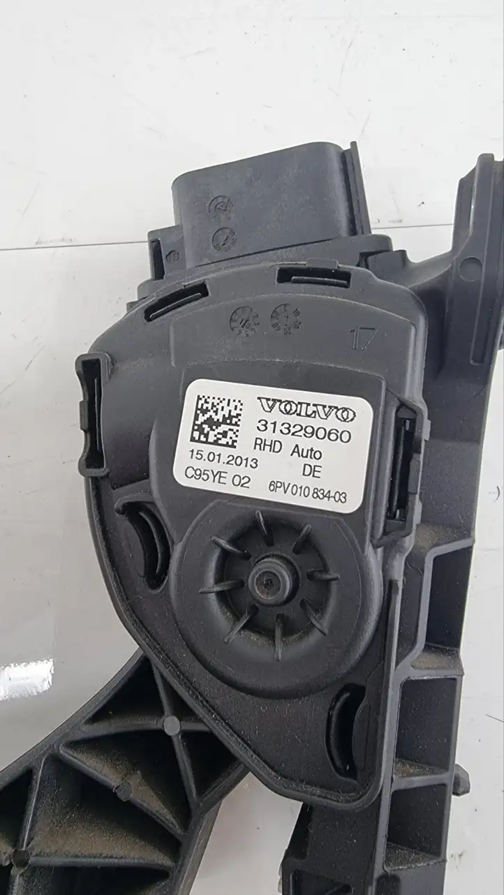 Volvo V60 (2010 - 2013) 31329060 Педаль акселератора — фото 3