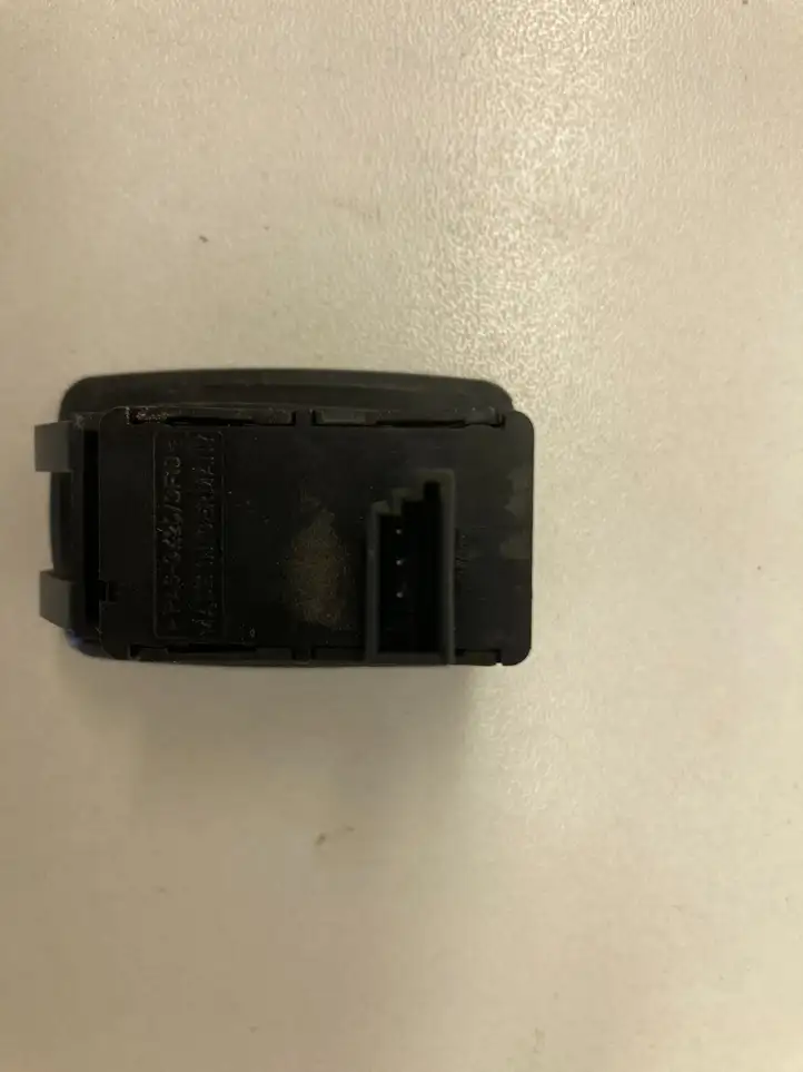 BMW 1 E81 E87 (2004 - 2011) 15979800 Кнопка стеклоподъемников — фото 1