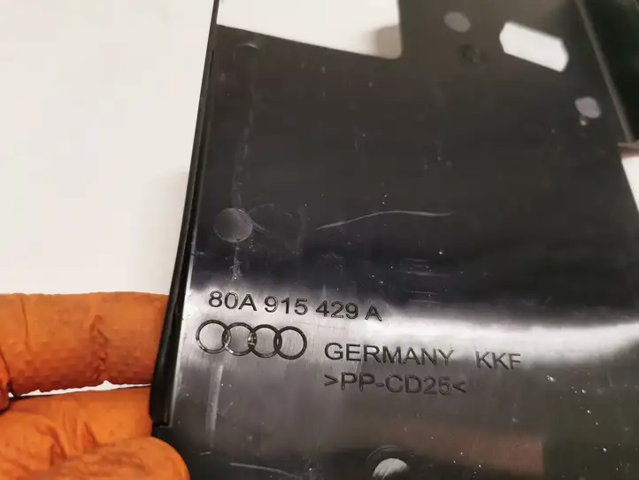 Audi Q5 SQ5 (2017 - ) 80A915429A Крышка ящика аккумулятора — фото 2