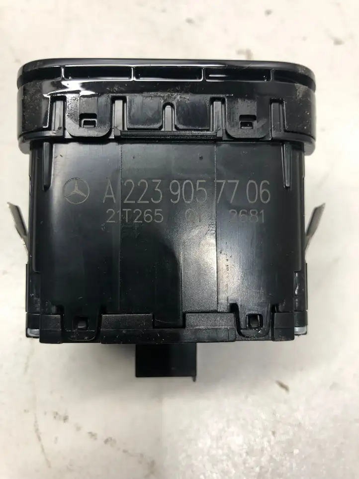 Mercedes-Benz C W206 (2021 - ) A2239057706 Кнопка ручного тормоза — фото 2