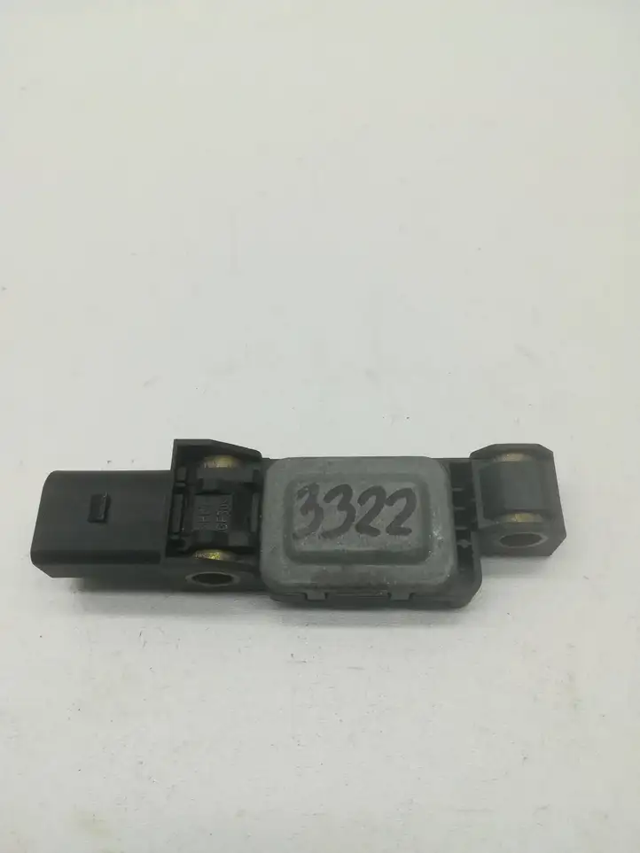Audi A4 S4 B7 8E 8H (2004 - 2009) 4B0959643C Датчик удара SRS — фото 2