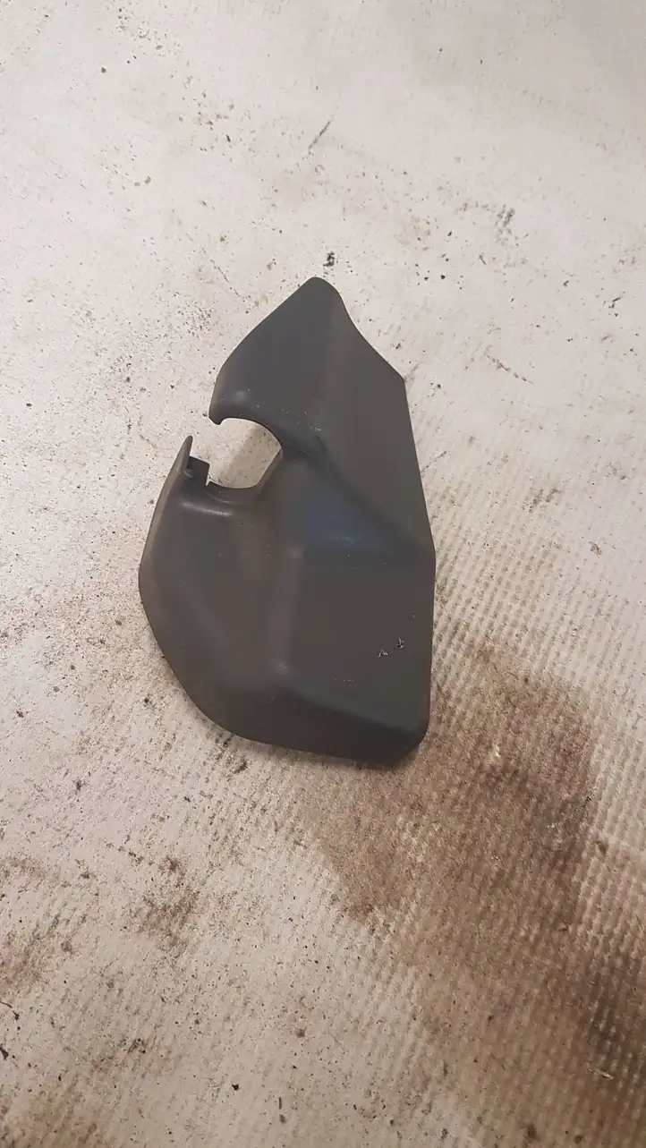 Toyota Prius (XW20) (2003 - 2009) 7215747030 Прочие детали салона — фото 1