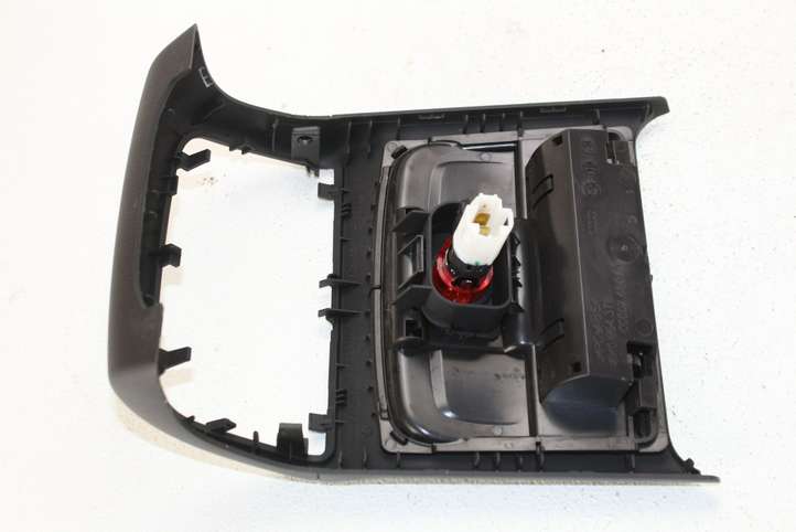 Audi A4 (2011 - 2015)  8K0864376 Отделка задней пепельницы
