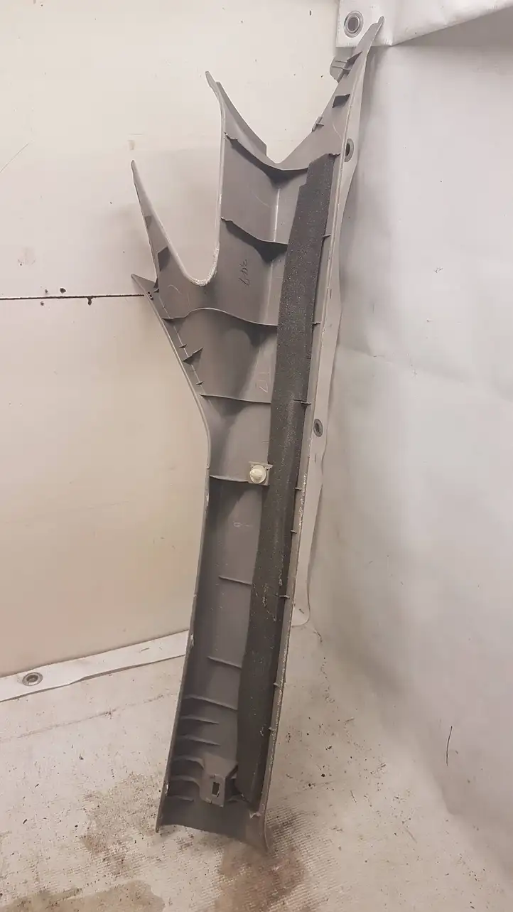Toyota Prius (XW20) (2003 - 2009) 6222047030 Прочие детали салона — фото 2
