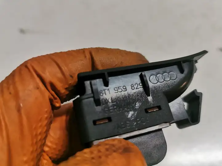 Audi A5 8T 8F (2011 - 2016) 8T1959829 Кнопка закрытия крышки багажника — фото 3
