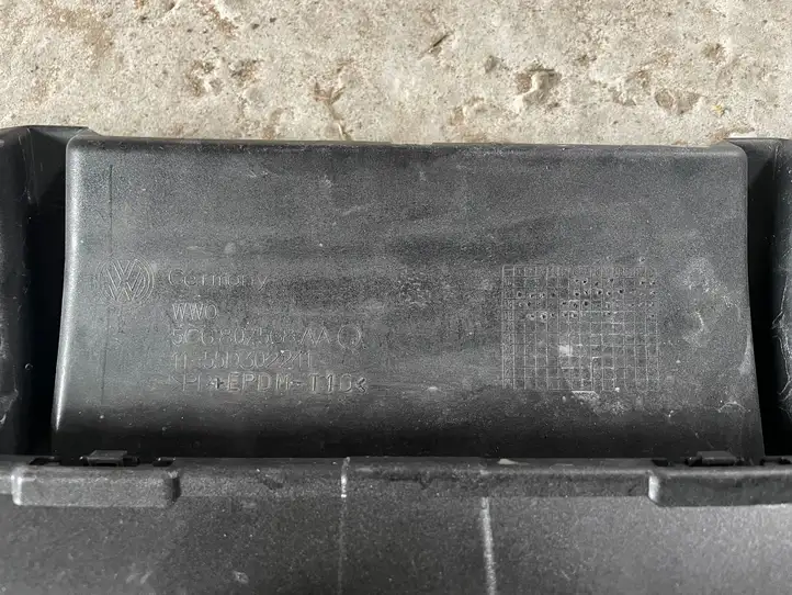 Volkswagen Golf VII (2013 - 2019) 5G6807568AA Дифузор радиатора — фото 2