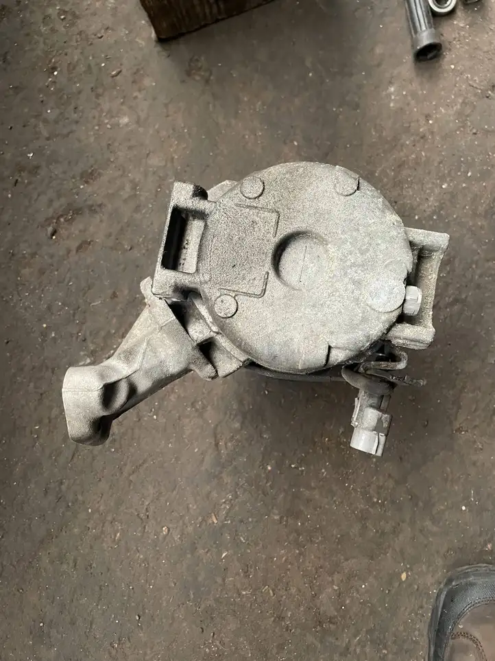 Toyota Avensis Verso (2001 - 2004) 4472204223 Компрессор (насос) кондиционера воздуха — фото 1