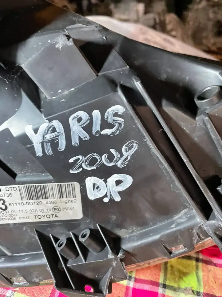 Toyota Yaris (2005 - 2009) 811100D120 Передняя фара — фото 2