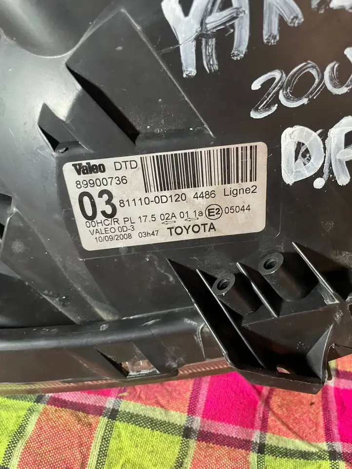 Toyota Yaris (2005 - 2009) 811100D120 Передняя фара — фото 3