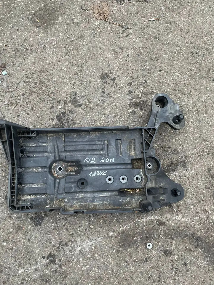 Audi Q2 - (2016 - ) 5Q0915331K Площадка аккумулятора — фото 3