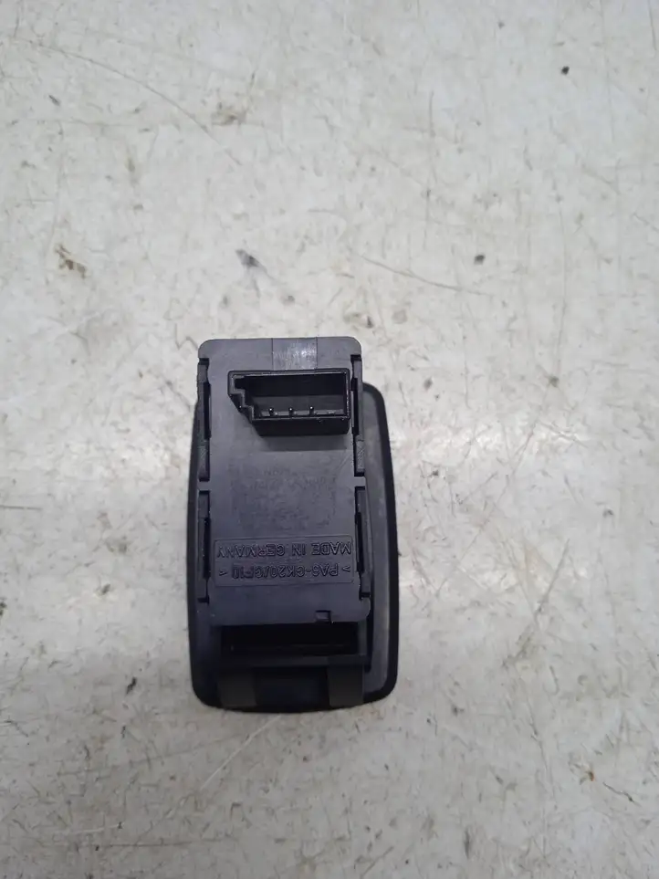 BMW 3 E90 E91 (2005 - 2012) 6945874 Кнопка стеклоподъемников — фото 3