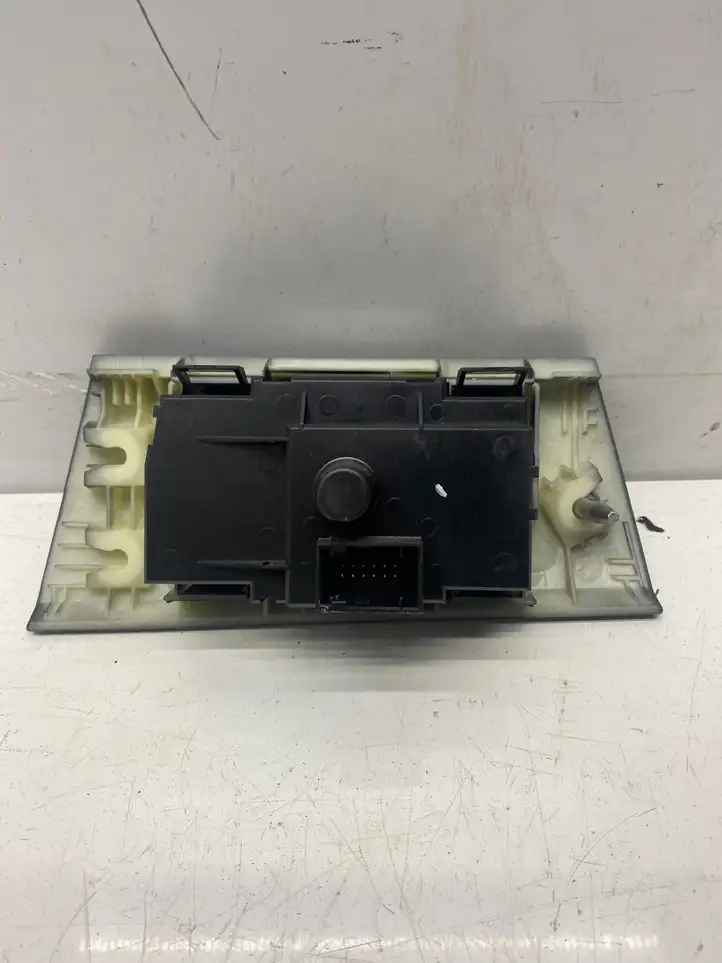 BMW 3 E90 E91 (2005 - 2012) 9169406 Включатель фонарей — фото 3