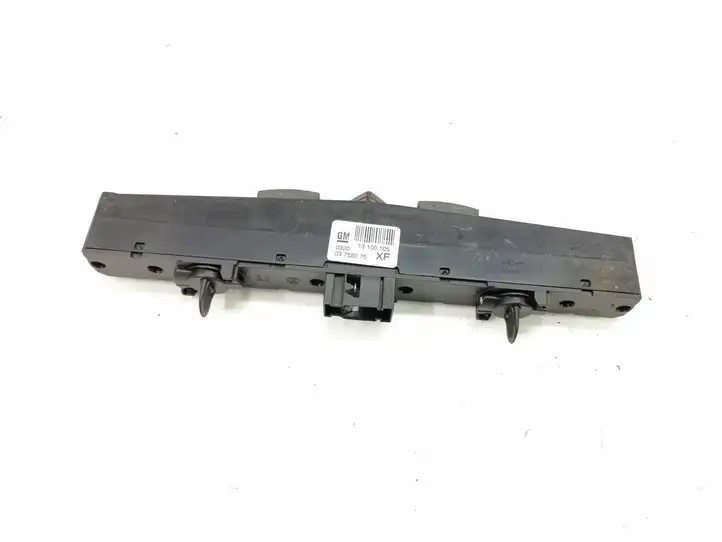 Opel Astra H (2004 - 2009) 03758075 Включатель аварийных фонарей — фото 2