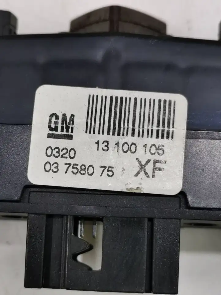 Opel Astra H (2004 - 2009) 03758075 Включатель аварийных фонарей — фото 3