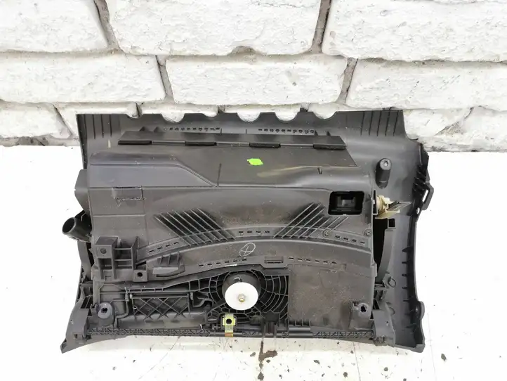 Skoda Octavia Mk2 (1Z) (2004 - 2013) 1Z1857103 Вещевой ящик — фото 3