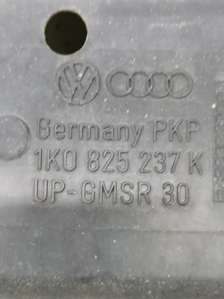 Skoda Octavia Mk2 (1Z) (2004 - 2013) 1K0825237K Защита двигателя — фото 3