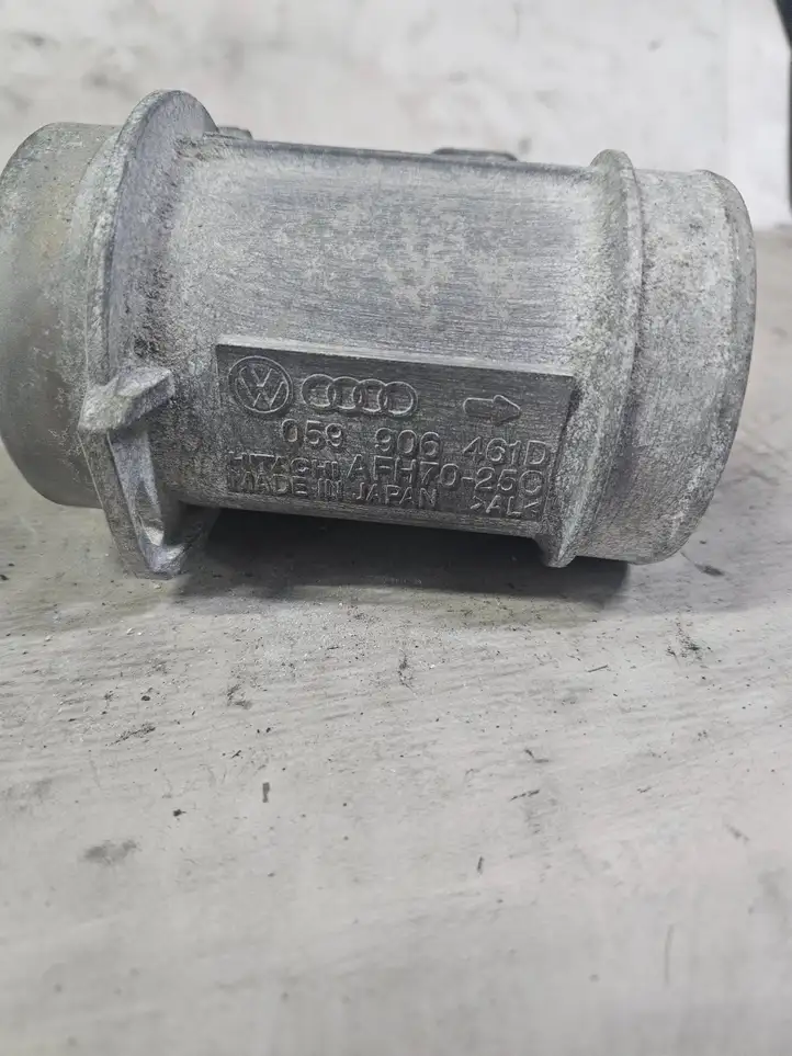 Audi A6 S6 C5 4B (2001 - 2004) 059906461D Датчик массового расхода воздуха — фото 4