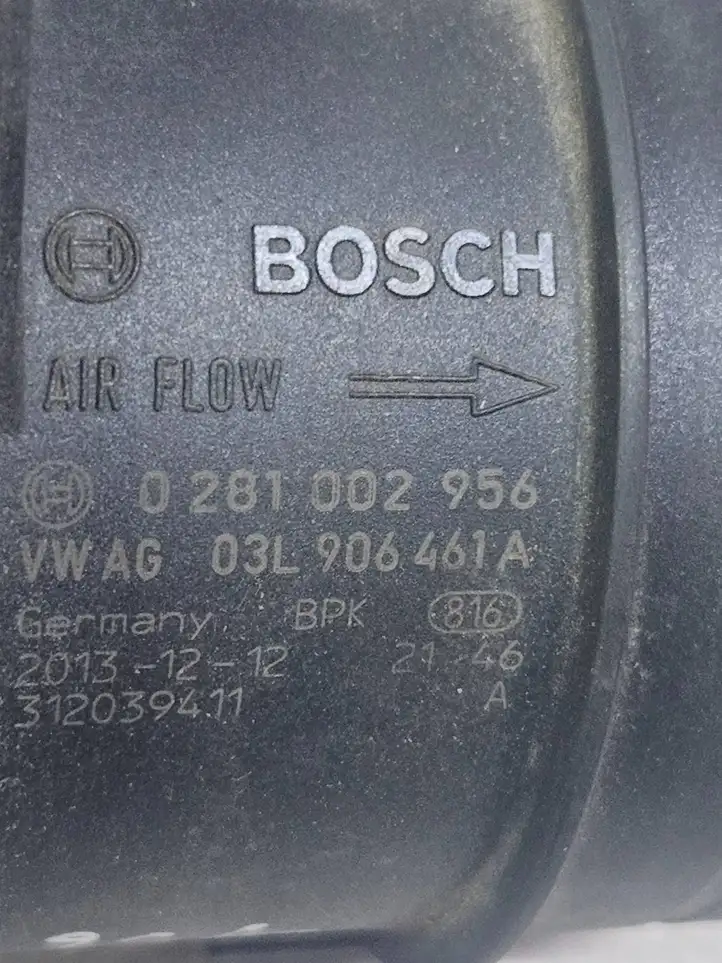 Volkswagen PASSAT B7 (2011 - 2014) 03L906461A Датчик массового расхода воздуха — фото 4