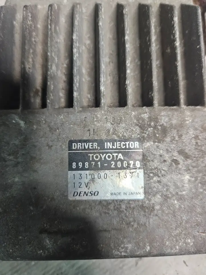 Toyota Avensis T250 (2006 - 2009) 8987120070 Блок управления форсунками — фото 4