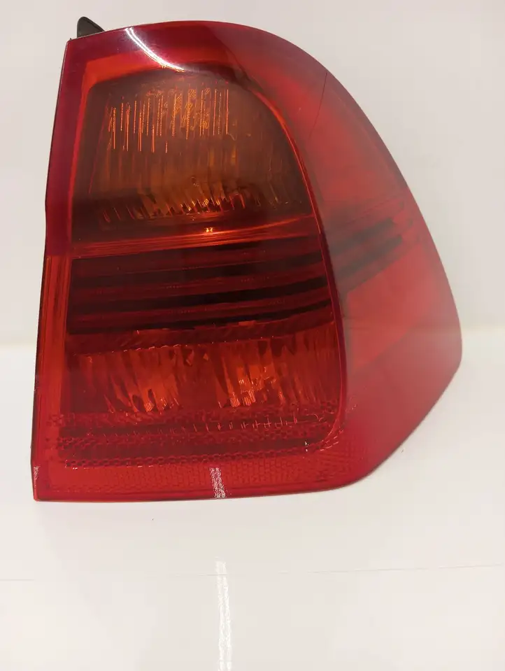 BMW 3 E90 E91 (2005 - 2012) 7160062 Задний фонарь в кузове — фото 1