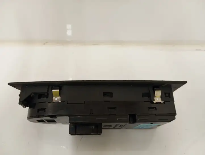 BMW 3 E90 E91 (2005 - 2012) 6948623 Кнопка стеклоподъемников — фото 2