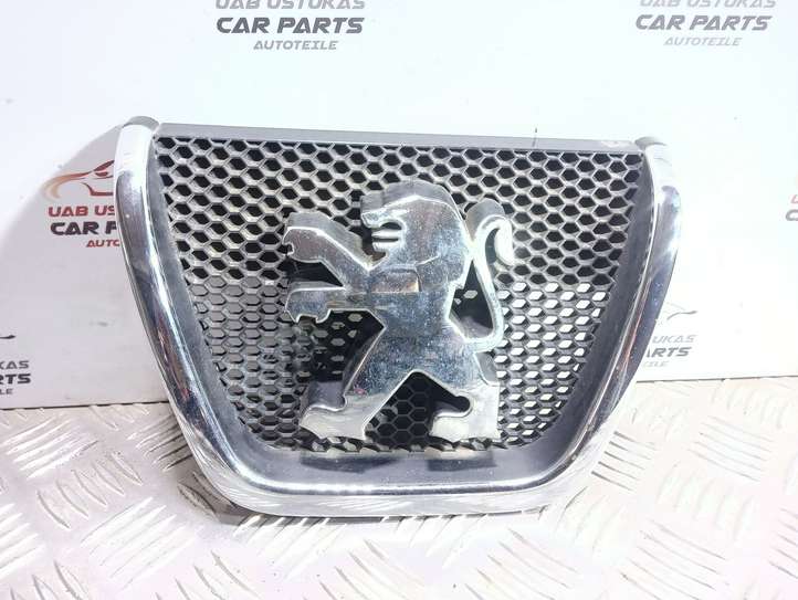 Peugeot 807 (2002 - 2011)  1490016077 Верхняя решётка