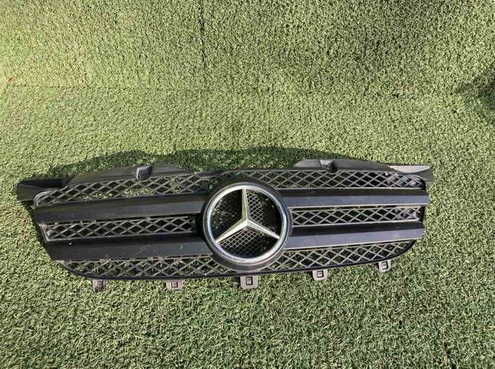 Mercedes-Benz Sprinter W906 (2006 - 2018)  9068800385 Передняя решётка