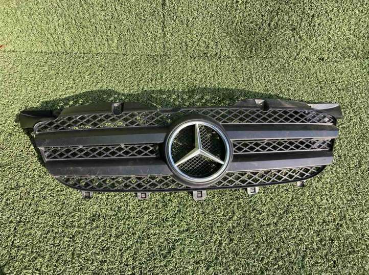 Mercedes-Benz Sprinter W906 (2006 - 2018)  9068800385 Передняя решётка