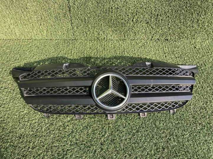 Mercedes-Benz Sprinter W906 (2006 - 2018)  9068800385 Передняя решётка