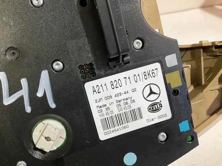 Mercedes-Benz E W211 (2002 - 2009) A2118207101 Передняя подсветка — фото 4
