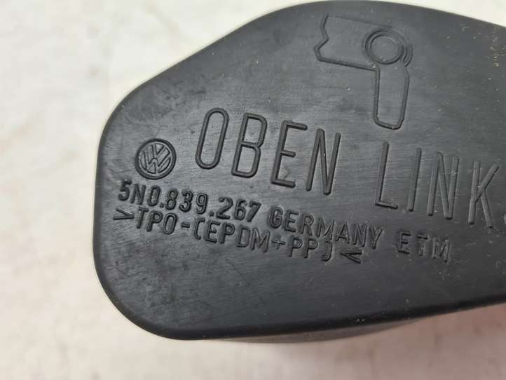 Volkswagen Tiguan (2007 - 2011)  5N0839267 Ограничитель открывания задней двери