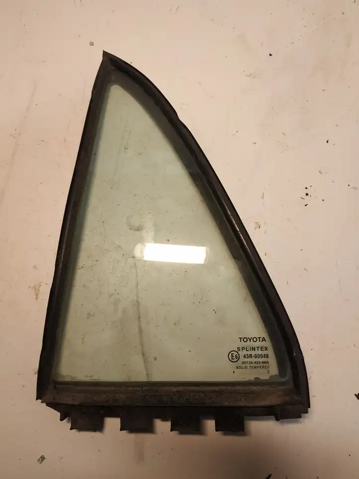 Toyota Corolla E120 E130 (2000 - 2004) Форточка двери — фото 1