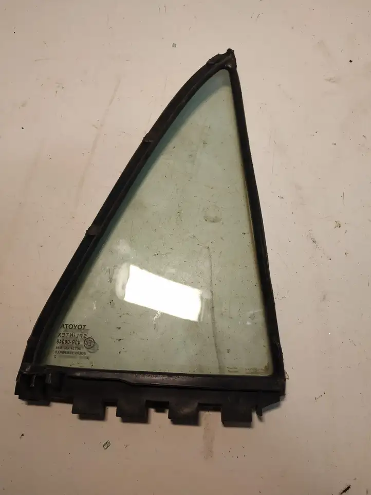 Toyota Corolla E120 E130 (2000 - 2004) Форточка двери — фото 3