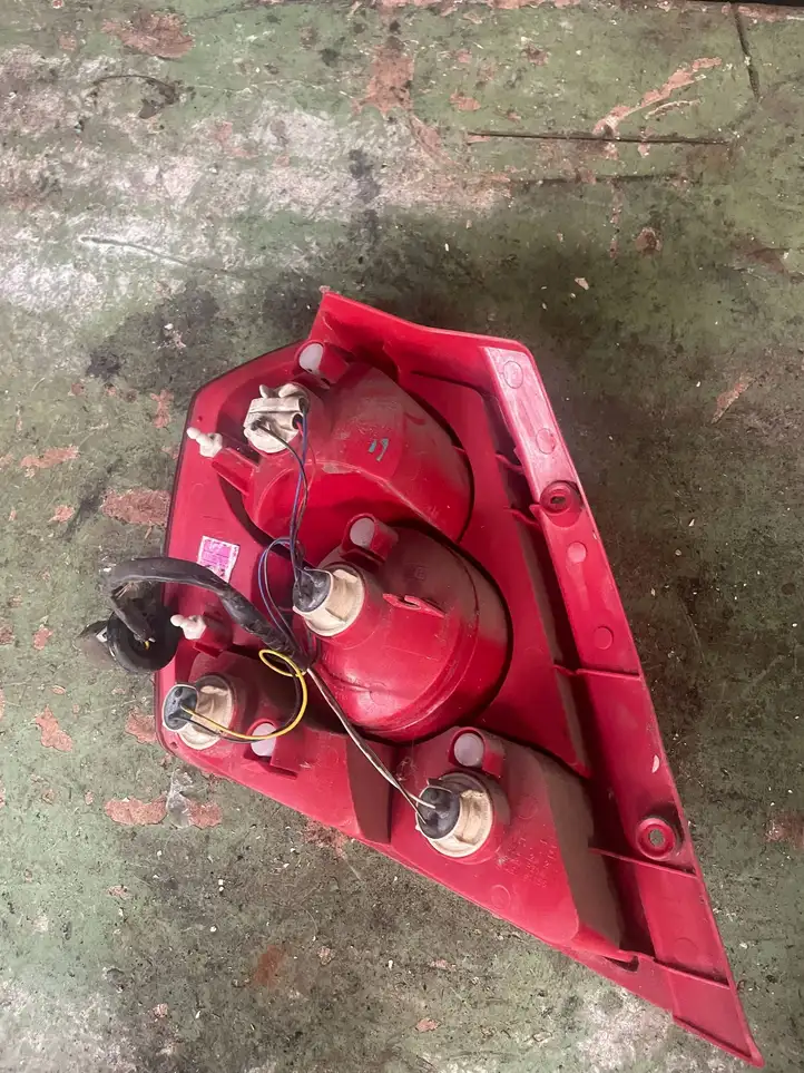 Chevrolet Kalos (2003 - 2008) Задний фонарь в кузове — фото 3