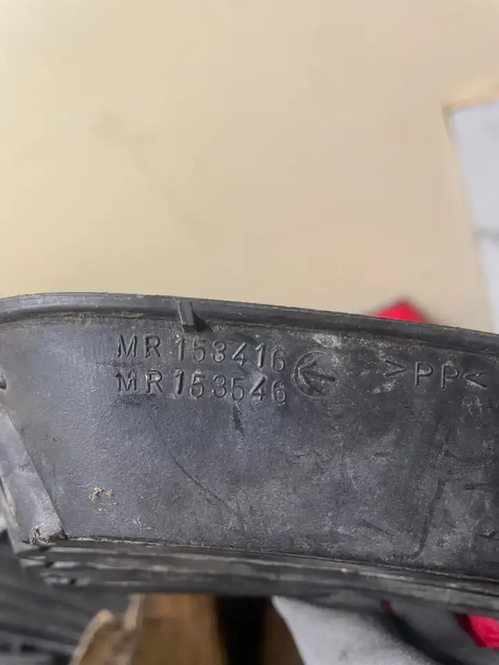 Mitsubishi Carisma (1999 - 2004) MR153546 Нижняя решетка переднего бампера — фото 4
