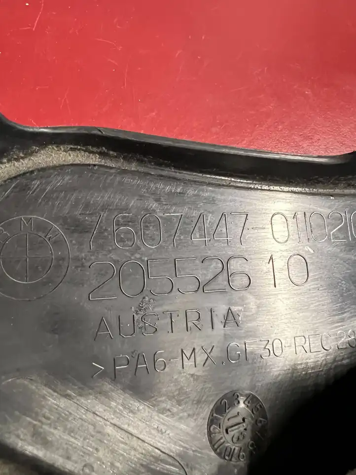 BMW X3 F25 (2010 - 2017) 7607447 Крышка двигателя декоративная — фото 2