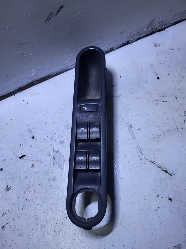 Renault Espace - Grand espace IV (2004 - 2014) 8200250650 Блок кнопок стеклоподъемников — фото 1
