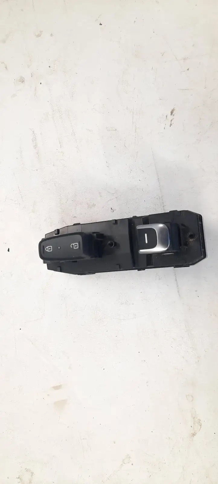 Kia Sportage (2016 - 2018) 93575f1000 Кнопка стеклоподъемников — фото 1